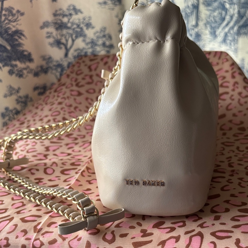 Ted Baker Cream Drawstring Crossbody with Gold Chain - Picture 3 of 14